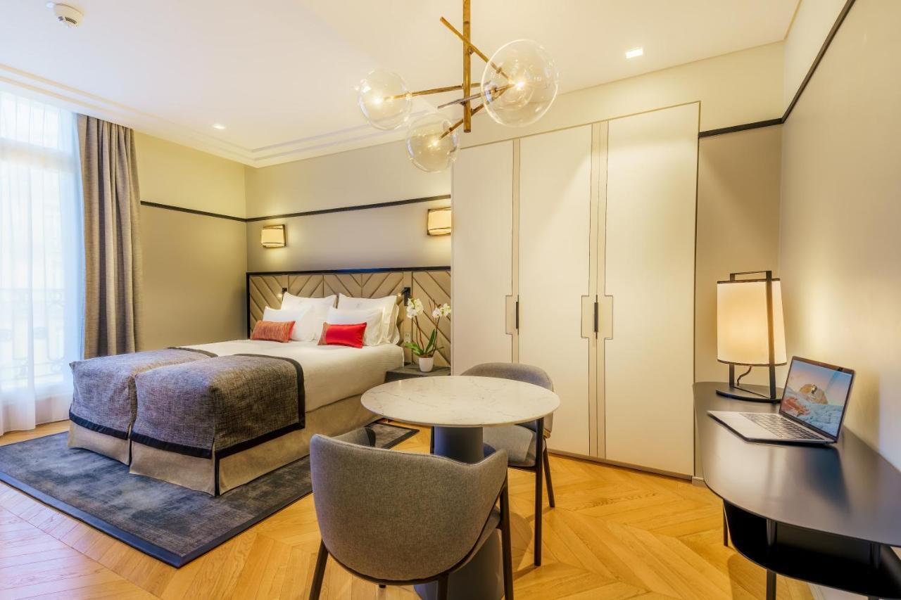 Fraser Suites Le Claridge Champs-Elysees Paříž Exteriér fotografie A room at the hotel