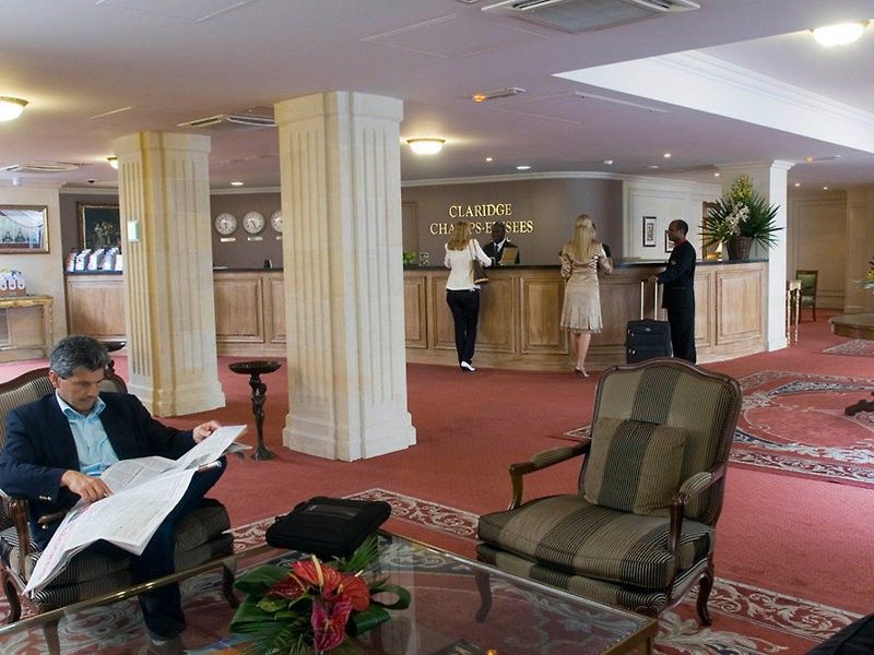 Fraser Suites Le Claridge Champs-Elysees Paříž Exteriér fotografie The lobby of the hotel